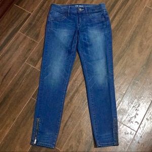 NEW!Victoria Secret Jeans Siren size 4!